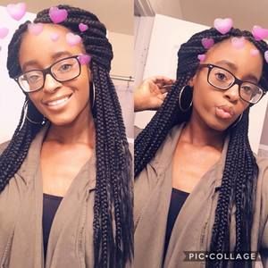 Meet your Posher, Makayla